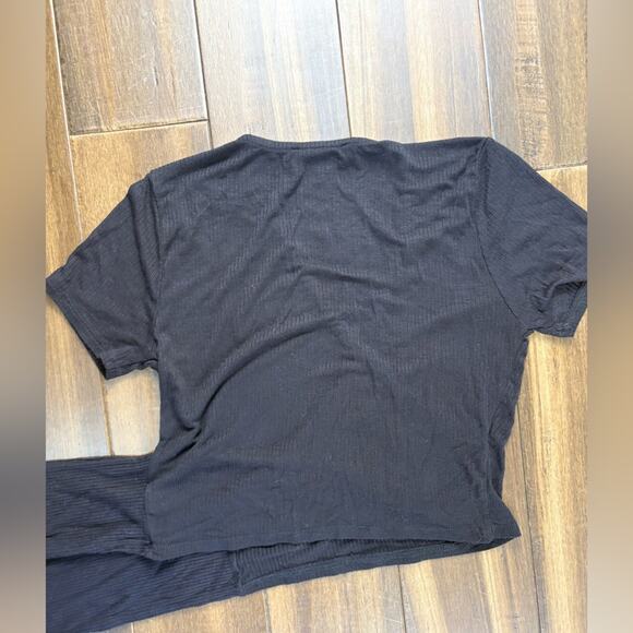 Lulu's Black Wrap Crop Blouse with Tie Front, V Neck, Short Sleeves, Ribbed y2k - Picture 9 of 10